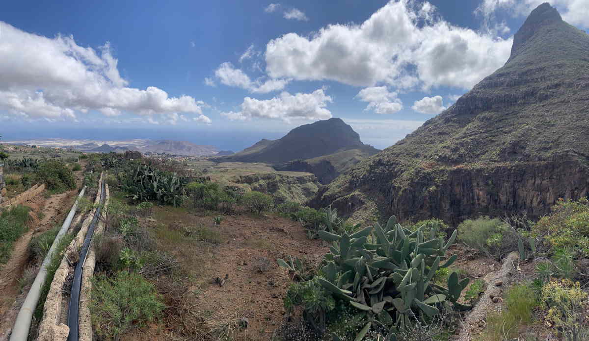 Hiking Roque de los Brezos – amazing wildflowers and views!