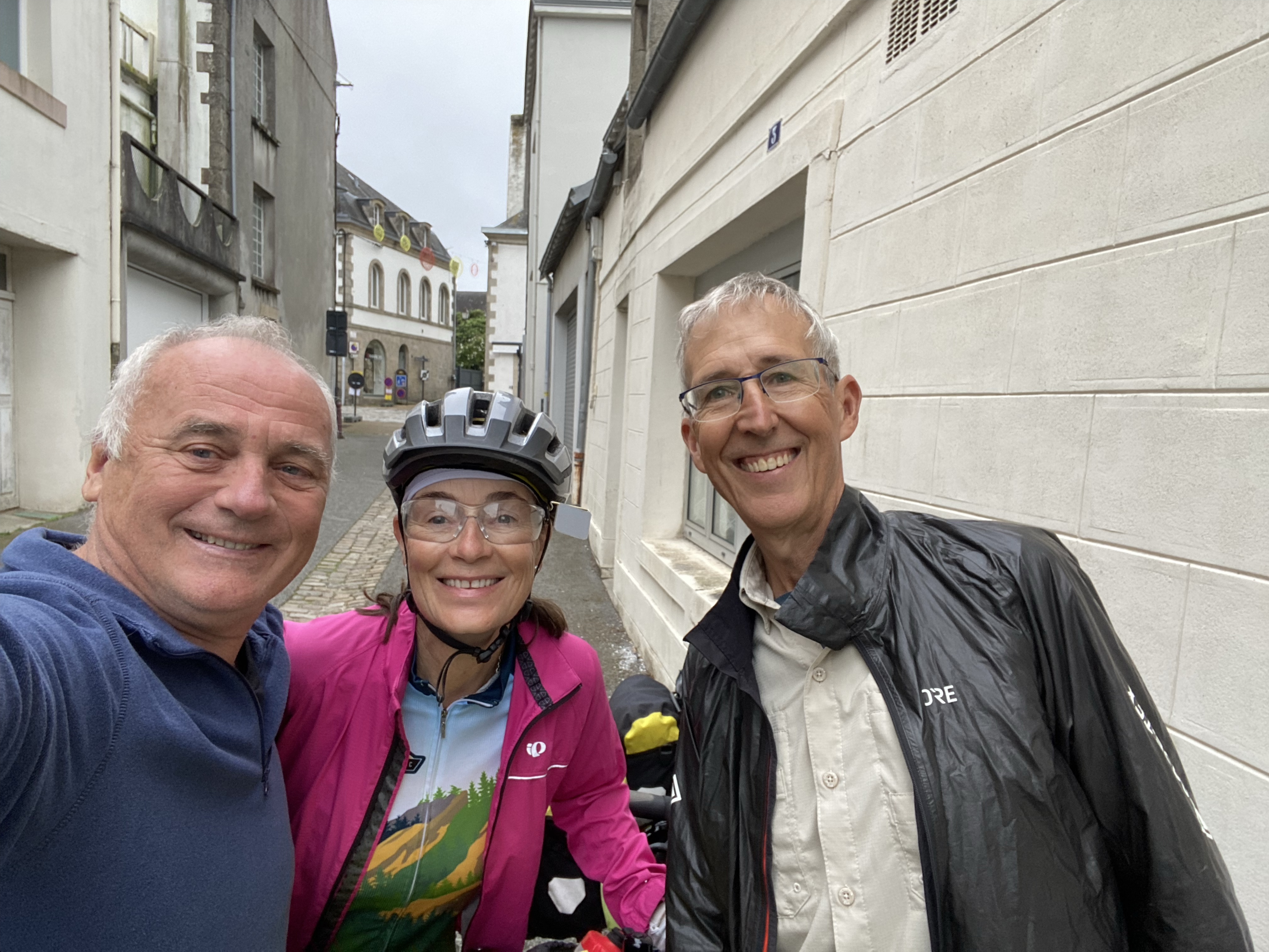 Old friends of old friends, in Pont L’ABBÉ
