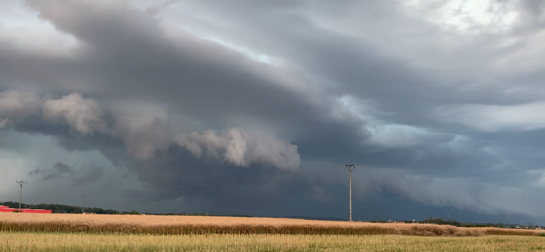 Dramatic weather along the Elbe